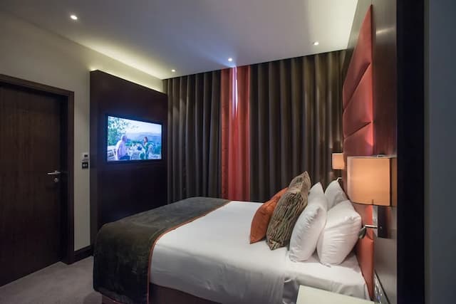 St George Hotel Wembley-Superior Double or Twin Room-14