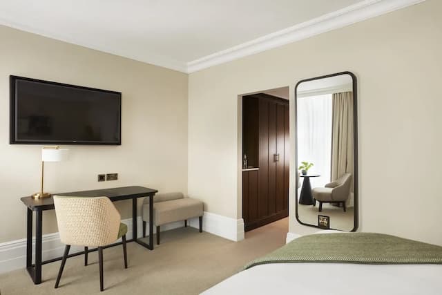 The Clermont London, Victoria-Deluxe Room, 1 King Bed-3