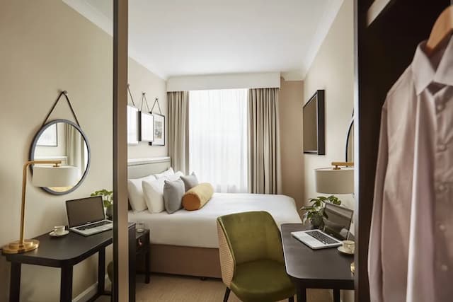 The Clermont London, Victoria-Classic Single Room-2