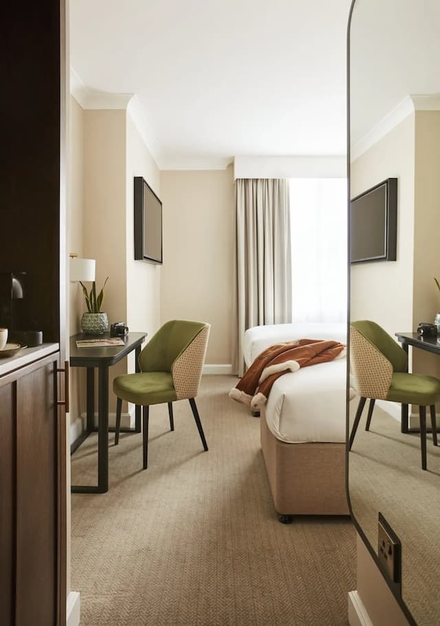 The Clermont London, Victoria-Classic Twin Room-3
