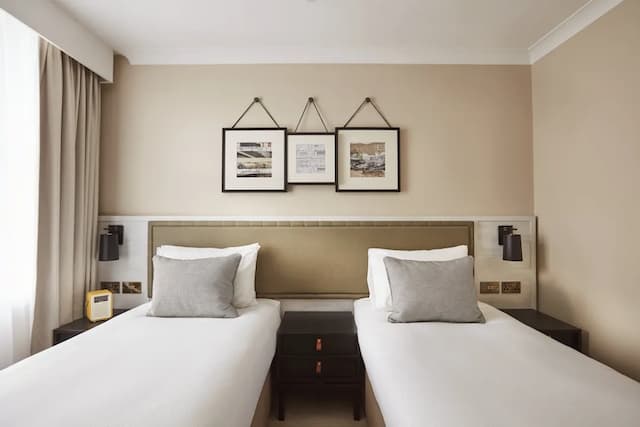 The Clermont London, Victoria-Classic Twin Room-2