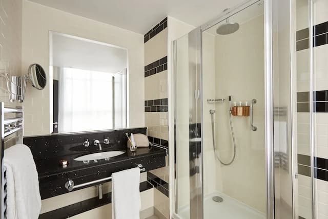 The Clermont London, Victoria-Classic Family Room-5