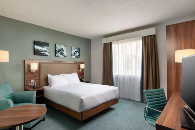 Hilton Garden Inn London Heathrow Airport-客房, 1 张大床, 无障碍-1