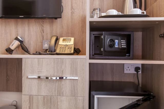 ホテル シェパーズ ブッシュ ロンドン-ベーシック トリプルルーム 1 ベッドルーム (3 single beds)-8