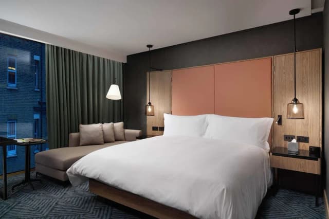 Hilton London Bankside-Deluxe Room, 1 King Bed-6