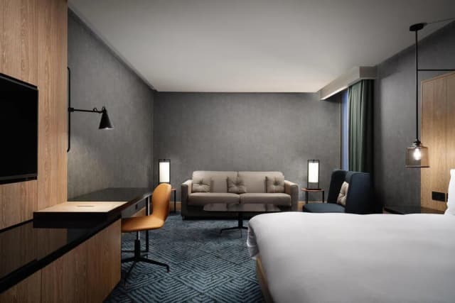 Hilton London Bankside-Junior Suite, 1 King Bed - Lounge Access-5