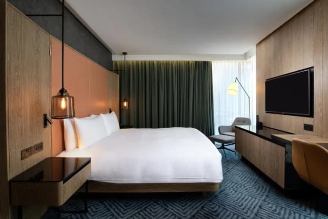 Hilton London Bankside-Executive Suite, 1 Bedroom - Lounge Access-6