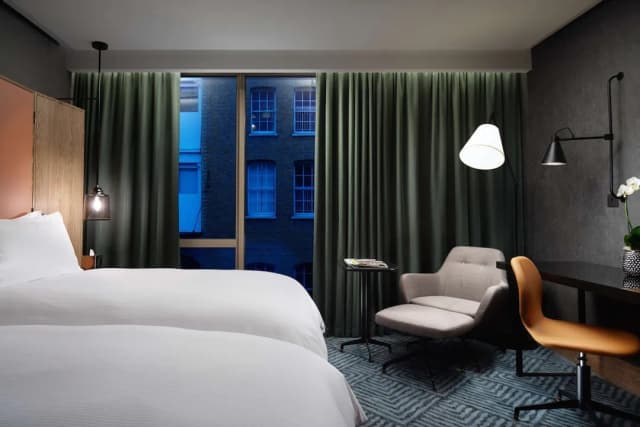 Hilton London Bankside-Basic Room, 2 Twin Beds-2