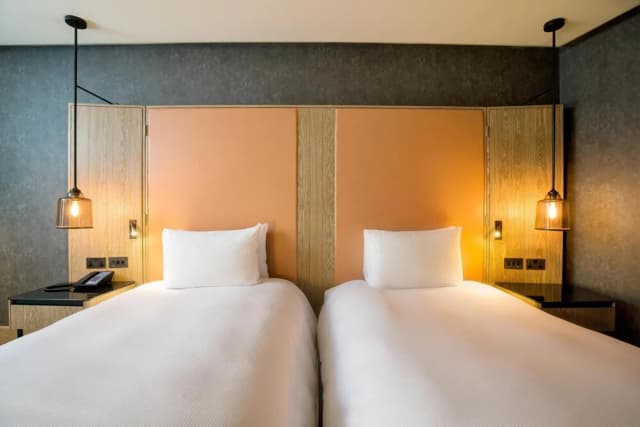 Hilton London Bankside-Basic Room, 2 Twin Beds-5