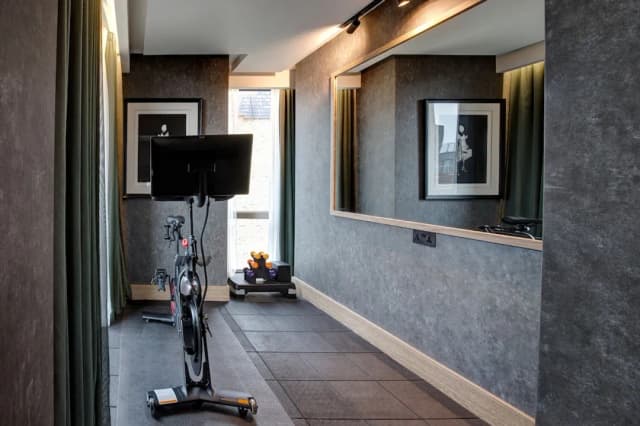 希爾頓倫敦河畔酒店-客房, 1 張特大雙人床 (w/ Peloton Bike)-3
