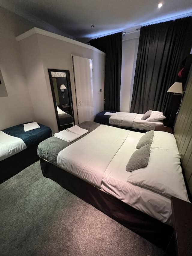 Goodwood Hotel-Executive Quadruple Room-4