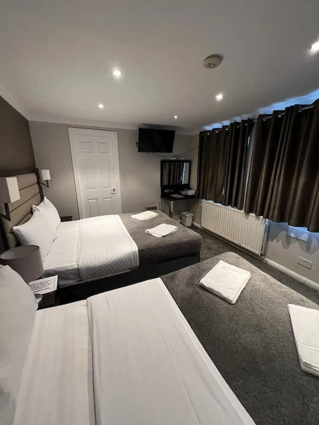 Goodwood Hotel-Family Room, Private Bathroom-2