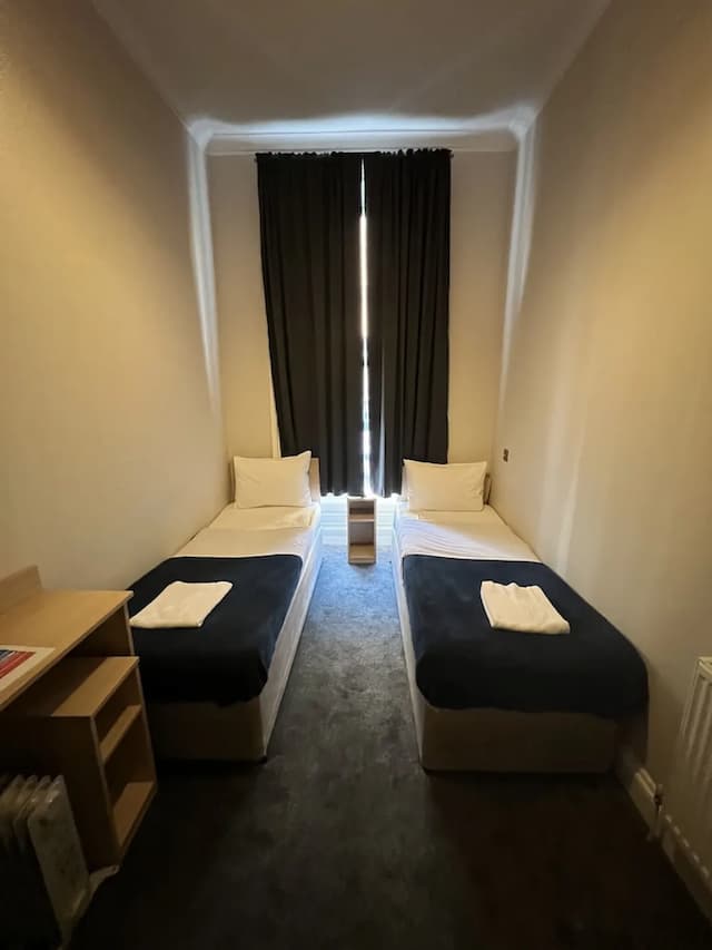 Goodwood Hotel-Twin Room, Shared Bathroom-1