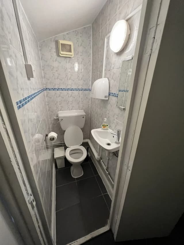 Goodwood Hotel-Double Room, Shared Bathroom-5