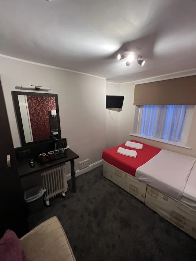 Goodwood Hotel-Double Room, Shared Bathroom-4