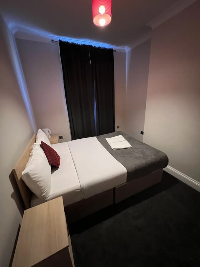 Goodwood Hotel-Double Room, Shared Bathroom-2