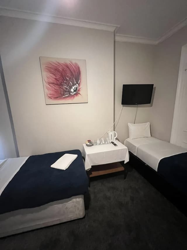 Goodwood Hotel-Triple Room, Private Bathroom-2