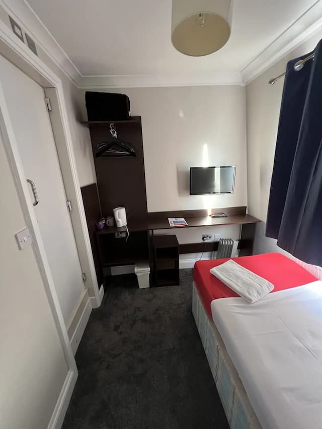 Goodwood Hotel-Single Room, Private Bathroom-1