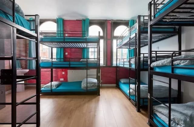 NX London Hostel-Bed in a SHARED 10-bed mixed Dormitory-3