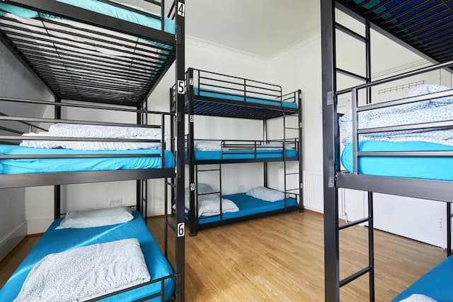 NX London Hostel-9-bed Private Room (shared bathroom)-4