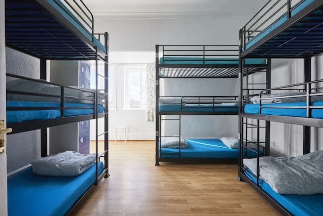 NX London Hostel-9-bed Private Room (shared bathroom)-1