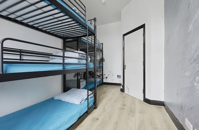 NX London Hostel-6 Bed Private Room (shared bathroom)-3