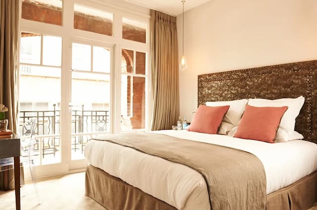 The Bull and The Hide-Suite-4