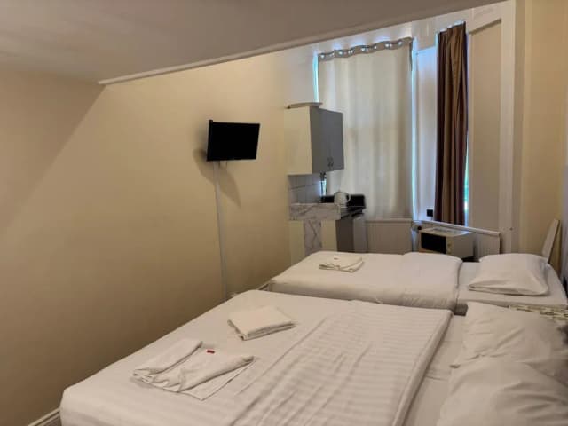 安瓦爾之家-三人房 (37 Collingaham Place)-1