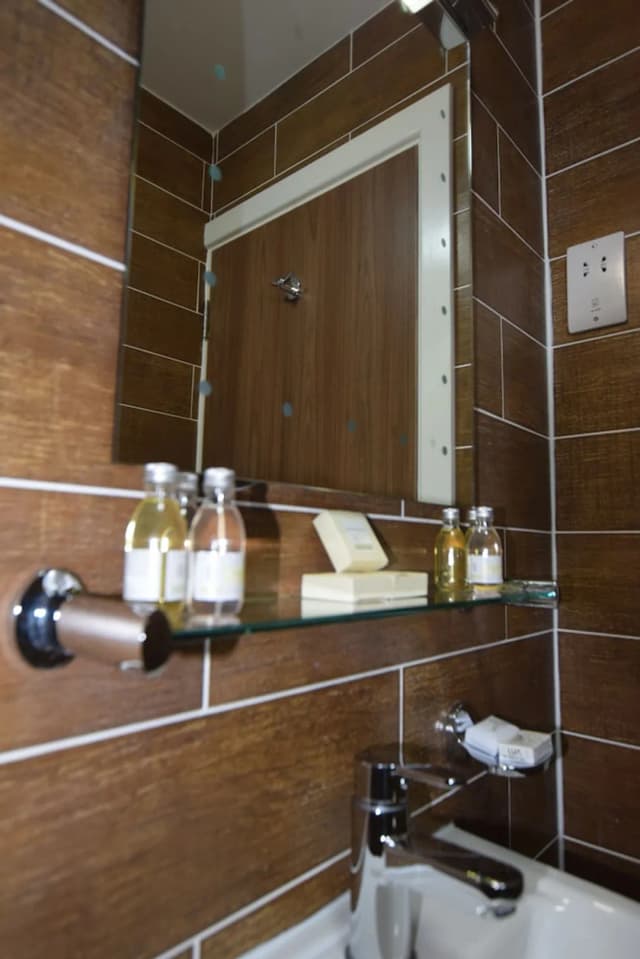 Lucky 8 Hotel-Superior Single Room-8