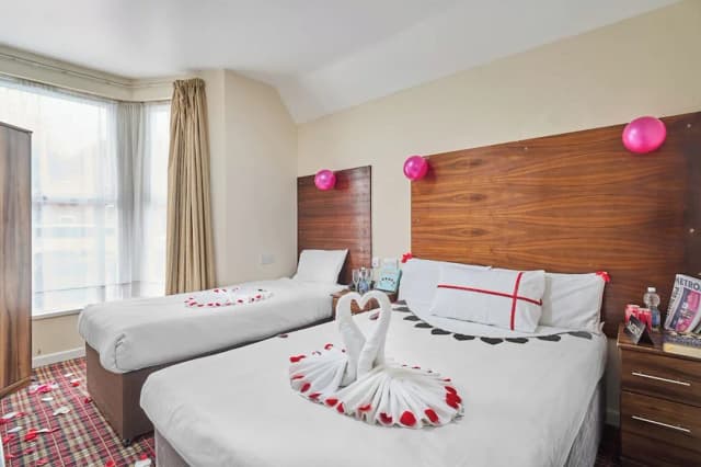 Lucky 8 Hotel-Superior Twin Room-16