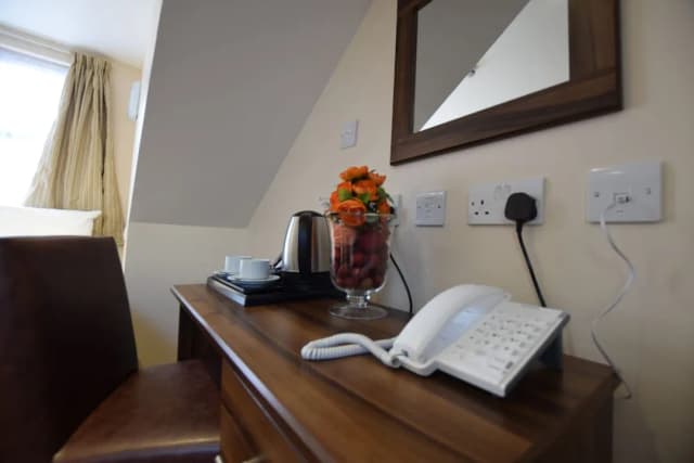 Lucky 8 Hotel-Superior Twin Room-11