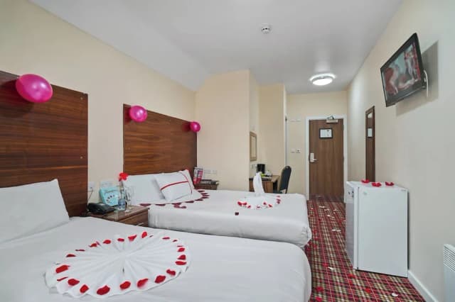 Lucky 8 Hotel-Superior Twin Room-14