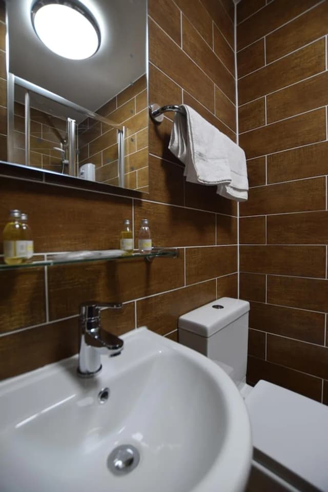 Lucky 8 Hotel-Superior Twin Room-13