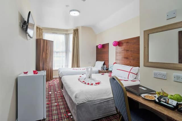 Lucky 8 Hotel-Superior Twin Room-17