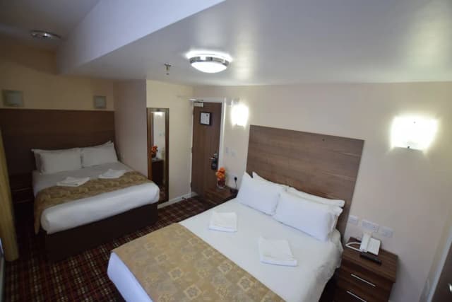 Lucky 8 Hotel-Superior Twin Room-7