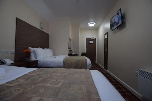Lucky 8 Hotel-Superior Triple Room-6