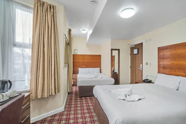 Lucky 8 Hotel-Superior Triple Room-12