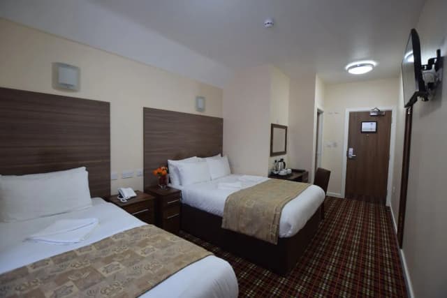 Lucky 8 Hotel-Superior Quadruple Room-7