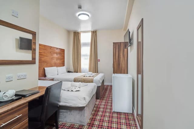 Lucky 8 Hotel-Superior Quadruple Room-12