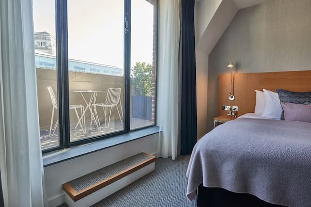 Apex City of London Hotel-Deluxe Room, 1 King Bed (with Balcony)-1