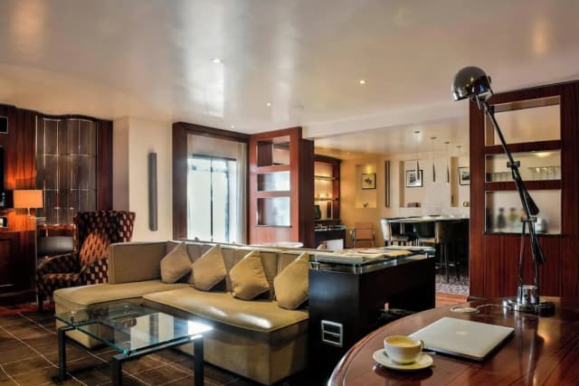 Sheraton Skyline Hotel London Heathrow-Club Room, Club lounge access, Guest room, 1 Queen-11