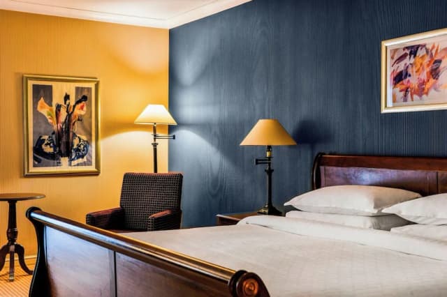 Sheraton Skyline Hotel London Heathrow-Deluxe Room, 1 King Bed-1