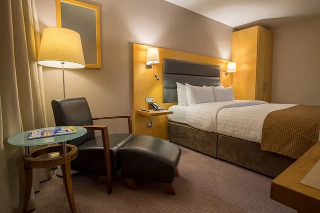 布倫特福德拉克假日飯店 - IHG 旗下飯店-尊榮客房, 1 張特大雙人床, 陽台 (Canal View)-3