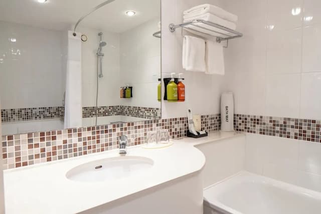 布倫特福德拉克假日飯店 - IHG 旗下飯店-尊榮客房, 1 張特大雙人床, 陽台 (Canal View)-33