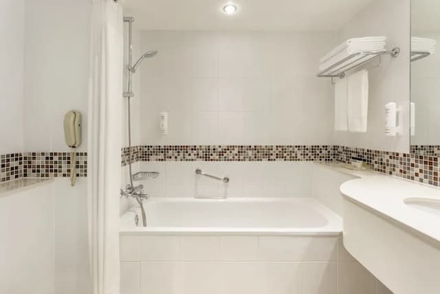 布倫特福德拉克假日飯店 - IHG 旗下飯店-尊榮客房, 1 張特大雙人床, 陽台 (Canal View)-30