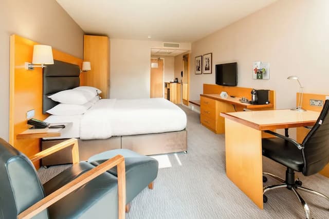 布倫特福德拉克假日飯店 - IHG 旗下飯店-尊榮客房, 1 張特大雙人床, 陽台 (Canal View)-14