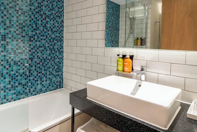 布倫特福德拉克假日飯店 - IHG 旗下飯店-標準客房, 1 張加大雙人床和 1 張沙發床-26