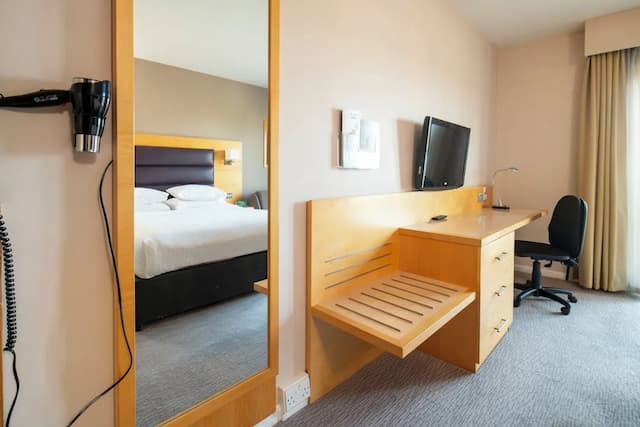 布倫特福德拉克假日飯店 - IHG 旗下飯店-標準客房, 1 張加大雙人床和 1 張沙發床-3