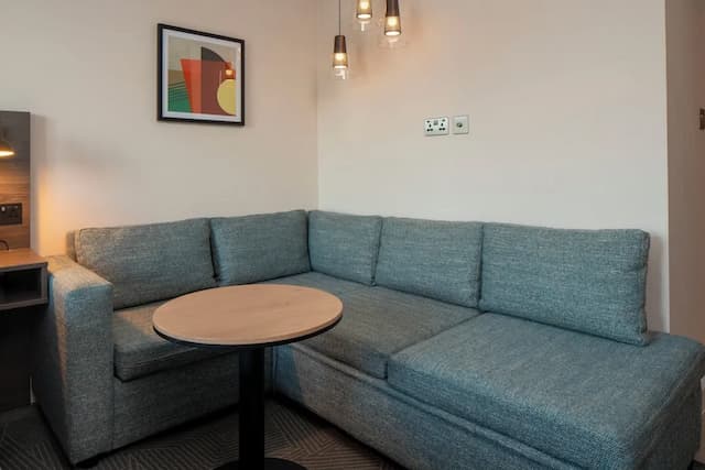 布倫特福德拉克假日飯店 - IHG 旗下飯店-標準客房, 1 張加大雙人床和 1 張沙發床-1