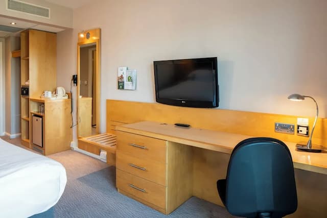 布倫特福德拉克假日飯店 - IHG 旗下飯店-標準客房, 1 張加大雙人床和 1 張沙發床-12